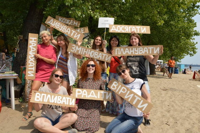 Благодійний корнер Кожен Може на KyivMarket - фото